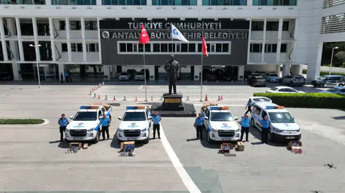 Piyasaya Süremeden Yakalandılar: Binlerce İmitasyon Parfüm Ele Geçirildi