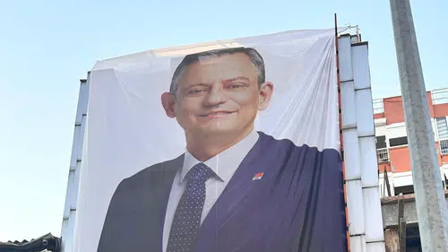 CHP Antalya'dan Dev Özgür Özel Pankartı