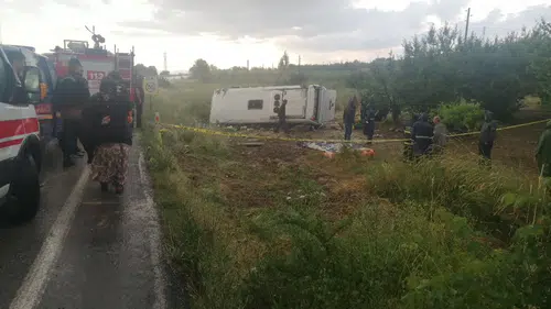 Isparta'da Tur Minibüsü Faciası! 4 Kişi Yaşamını Yitirdi, 26 Yaralı