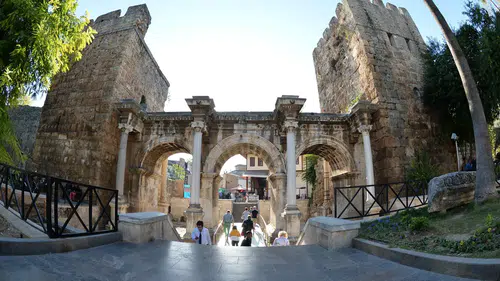 Antalya'da Turistlerin Ayak İzleri Sürüldü: Zirvedeki Adres Ortaya Çıktı!