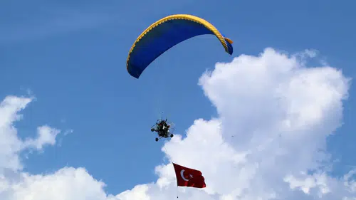 Burdur'da Jandarmaya 187. Yıl Şöleni: Avşar Tepe'den Paraşütle Havalandılar