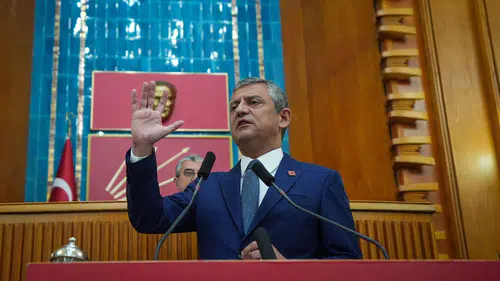 CHP Lideri Özgür Özel: 'Teslim Olmamaktır, Direnmektir'