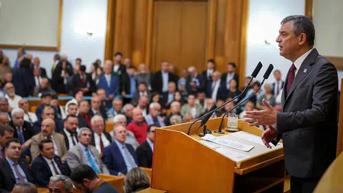 CHP'de "Grup Toplantısı" Gerilimi! Özgür Özel TBMM'de