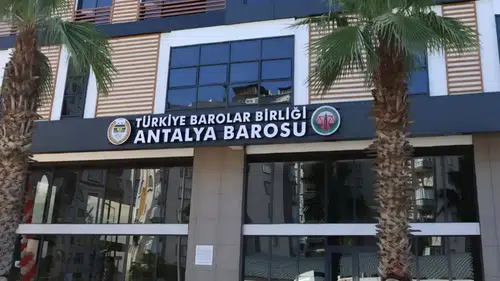 Antalya Barosu'ndan İzmir'e Net Destek: Avukatlık Kanunu Hatırlatıldı