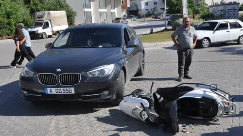 Gazipaşa'da Otomobille Çarpışan Motosiklet Sürücüsü Yaralandı