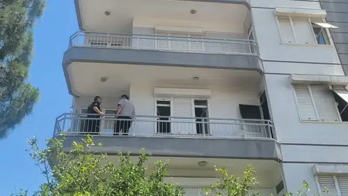 Antalya'da Yangın: Balkona Sığınan Genç Kızı Komşuları Kurtardı