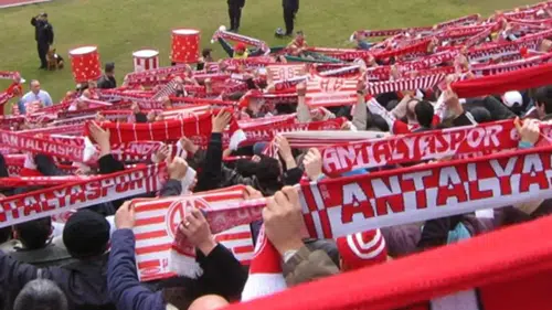 Antalyaspor Taraftarından Cumhuriyet Meydanı'na Destek Yürüyüşü