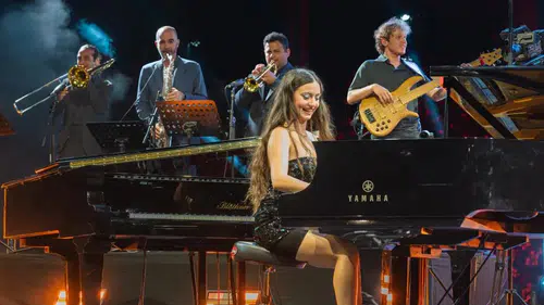 30 Milyon İzlenen Su Yavuz Türkiye'deki İlk Konserini Antalya'da Verdi