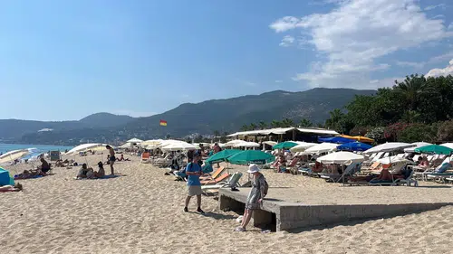 Alanya Sahillerinde Sıcak Hareketlilik: Turist Akını