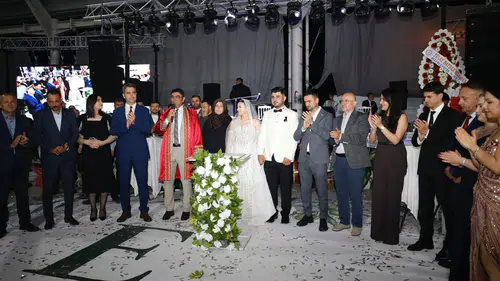 Davetiyeyle Fidan Dağıttı, Masaya Geçip Oğlunun Nikahını Kıydı!