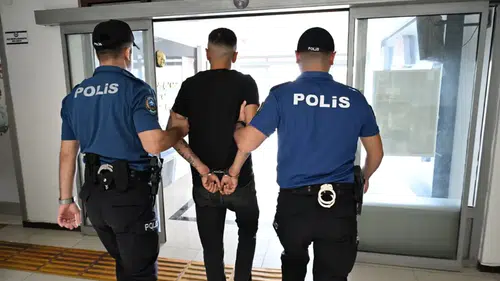 Antalya'da da Aranan Kırmızı Bültenli Hükümlü Havalimanında Yakalandı