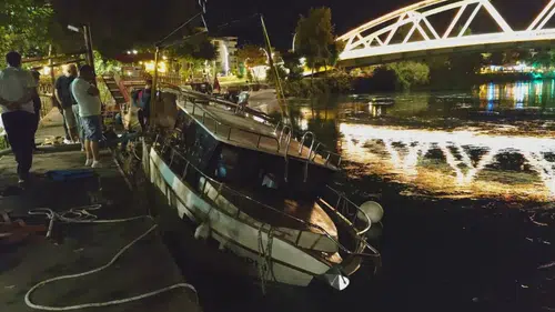Manavgat Irmağı'nda Tekne Dibe Gömüldü! Dalgıçlar Zorlukla Çıkardı