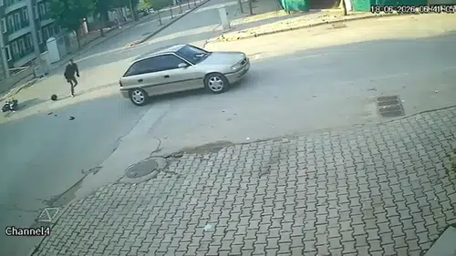 Otomobille Çarpışan Motosikletli Kaskı Sayesinde Kazayı Hafif Yaralı Atlattı