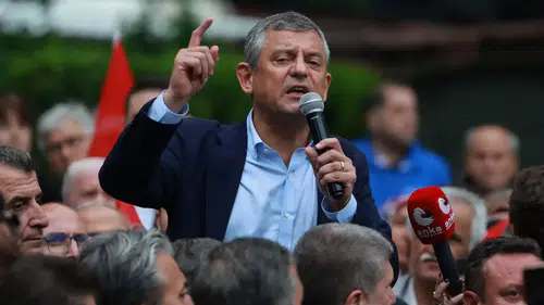 Özgür Özel Sahaya İndi, Antalya Örgütü Onu Yalnız Bırakmadı!