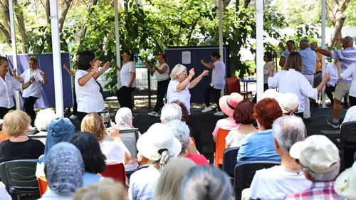 Aktif Yaşlı Merkezi Kurslarına 2 Aylık Yaz Arası Verildi