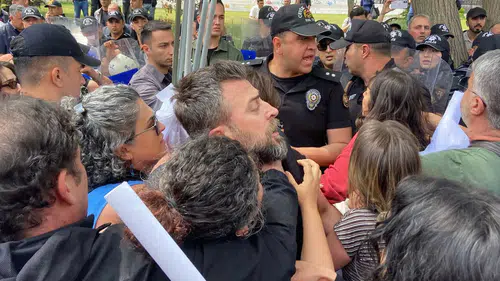 Hakkını Arayan Öğretmene Kelepçe! Ankara'da Eğitim Emekçilerine Sert Müdahale