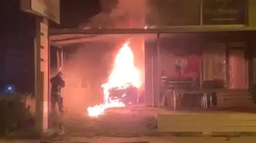 Antalya’da Otoparkta Şüpheli Araç Yangını: Kundaklama İddiası!