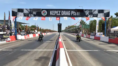 Kepez’de Motodrag Heyecanı: Yeni Pistte Kupalar İçin Kıyasıya Mücadele
