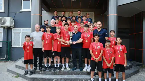 Alanyaspor'un Geleceği Emin Ellerde! U13 Takımımız Şampiyonluk Kupasını Kaldırdı
