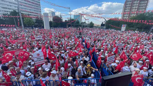 İYİ Parti’den Ankara’da Gövde Gösterisi! Dervişoğlu’ndan ‘Bayrak Mitingi’nde Sert Mesajlar