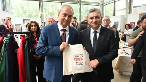 Kepez’de Hayat Boyu Öğrenme Haftası Sergisi Sanatseverle Buluştu