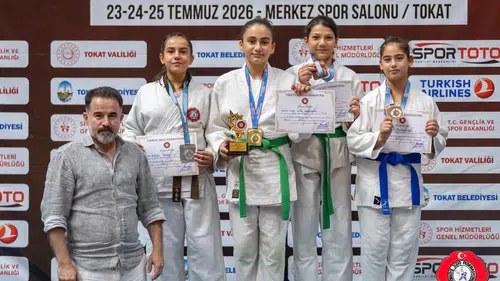 Kemer'in Gururu Esila! Minderde Türkiye Üçüncüsü Oldu, Milli Takım Vizesini Kapttı!