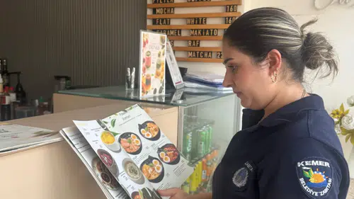Kemer'de Zabıtadan Kafelere Denetim: Menüler İncelendi