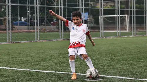 Antalya'da Minik Kramponlar Sahada: Futbol Akademisi Başladı