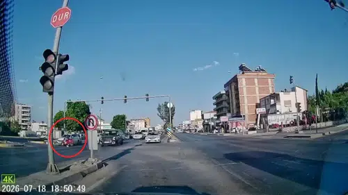 Serik’te Korkutan Kaza: Kırmızı Işık İhlali Kamerada