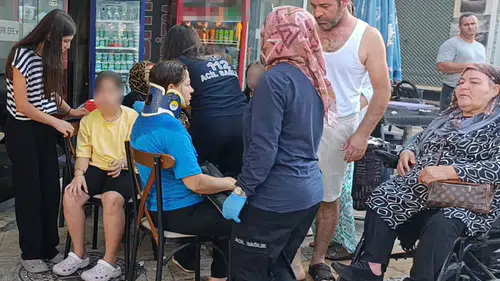 Manavgat'ta Motosiklet Yayalara Çarptı: 3 Yaralı