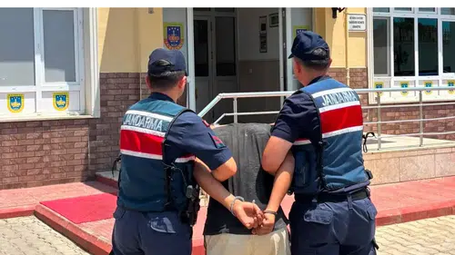 Alanya'da Jandarma Kimliğiyle Yiyip İçip Kaçtı