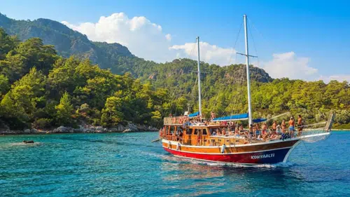 Konyaaltı'ndan Kemer'e Tekne Turları Başladı