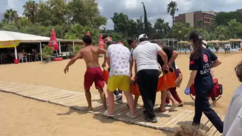 Alanya'da Dalgaların Arasında Kalan Tatilciyi Cankurtaranlar Kurtardı