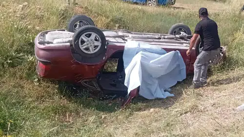 Burdur'da Otomobil Şarampole Devrildi: 1 Ölü, 2 Yaralı