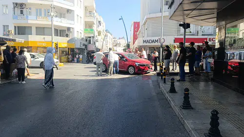 Manavgat'ta Kırmızı Işık İhlali: Kaza Kamerada