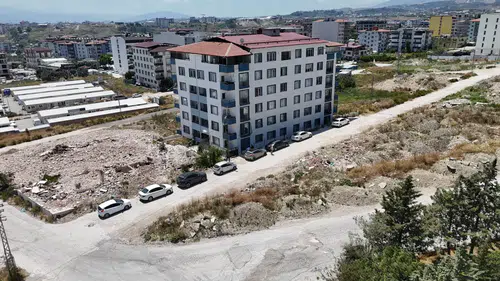 300 Bin TL Ödediler, 1,5 Yıldır Molozlar Kaldırılmadığını İddia Ettiler!