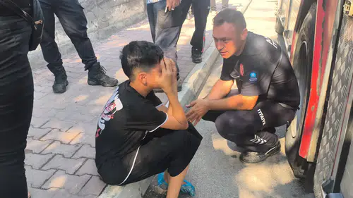 Yangında Yürek Isıtan Anlar! İtfaiye Önce Çocuğu Kurtardı, Sonra Karnını Doyurdu