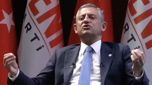 Özgür Özel YENİ Parti Rozetiyle İlk Kez Konuştu!  Mansur Yavaş ve Zeydan Karalar Resti!