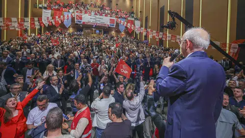 BirGün'ün "Paralı Figüran" Haberi Tartışma Yarattı! ÇGD'den Gazetecilere Destek Mesajı