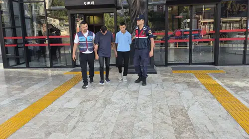 Alanya'da Ayakkabı ve Döviz Hırsızları Kameraya Yakalandı: 2 Tutuklama