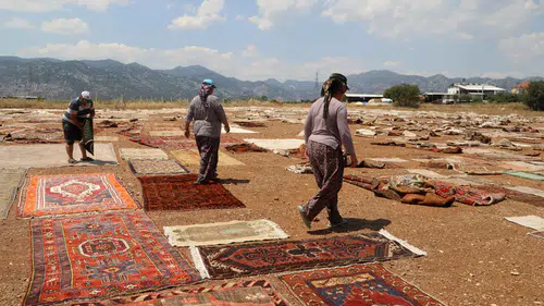 Tarihi Halılar Döşemealtı'nda Sanat Eserine Dönüşüyor
