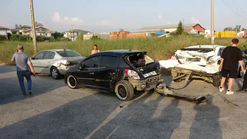 Manavgat'ta Zincirleme Kaza: 6'sı Hollandalı Turist 7 Yaralı
