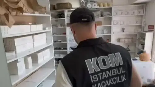 İstanbul ve Antalya'da Binlerce Kaçak Akıllı Telefon Ele Geçirildi