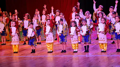 Miniklerin Büyük Gururu: AKM’de Mezuniyet Şöleni