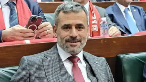 Afyonkarasihar'da Belediye Başkanına Bıçaklı Saldırıda Oğlu Yaralandı