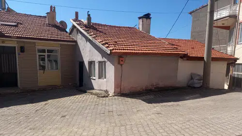 Eğirdir'de Gürültü Kavgası: Anne Hayatını Kaybetti, Kızı Ağır Yaralandı