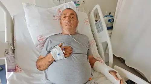 Alanya'da Otobüsün Sıkıştırdığı Motosikletli Sürücü Ağır Yaralandı