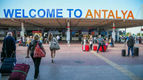 Antalya'ya 6 Ayda 5.5 Milyon Turist Geldi