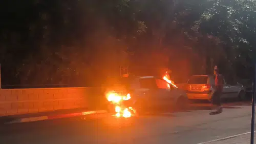 Alevlere Teslim Olan Park Halindeki Otomobile Kundaklama Şüphesi