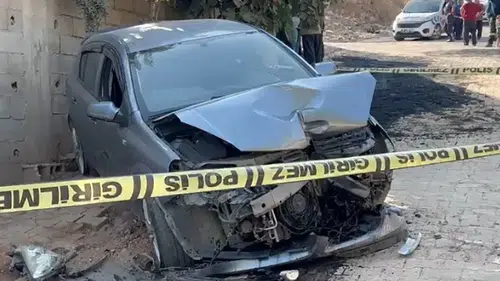Hatay'da Yokuş Aşağı İnen Otomobil İş Makinesine Çarptı: 1 Ölü